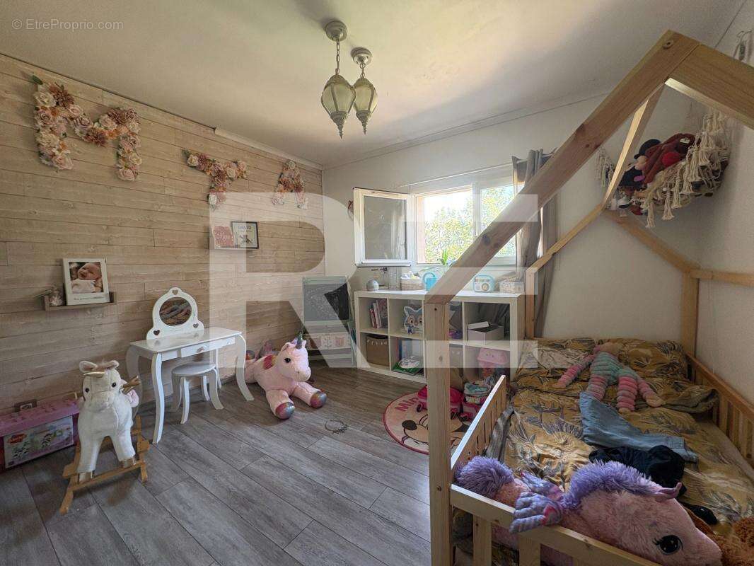 Maison à MEYNES