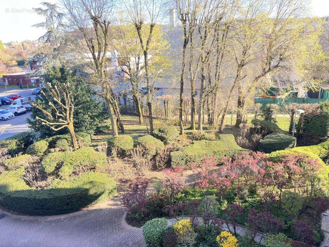 Appartement à LES CLAYES-SOUS-BOIS