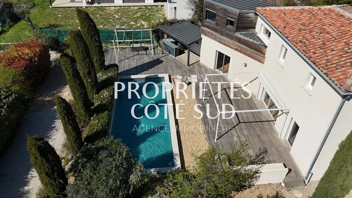 PUJAUT – Villa 166 m²  Piscine  Terrain 1 000 m² sans vis-à-vis  Vue village - photo 3