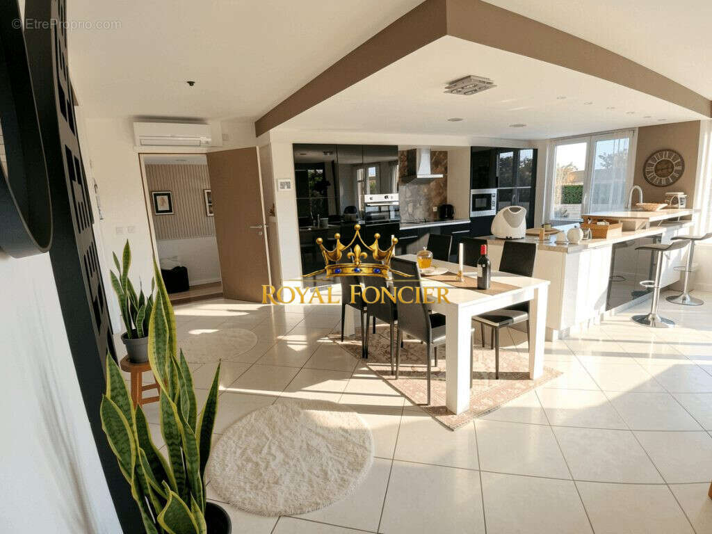 Maison 421 m² à La Roche-Posay  - photo 1