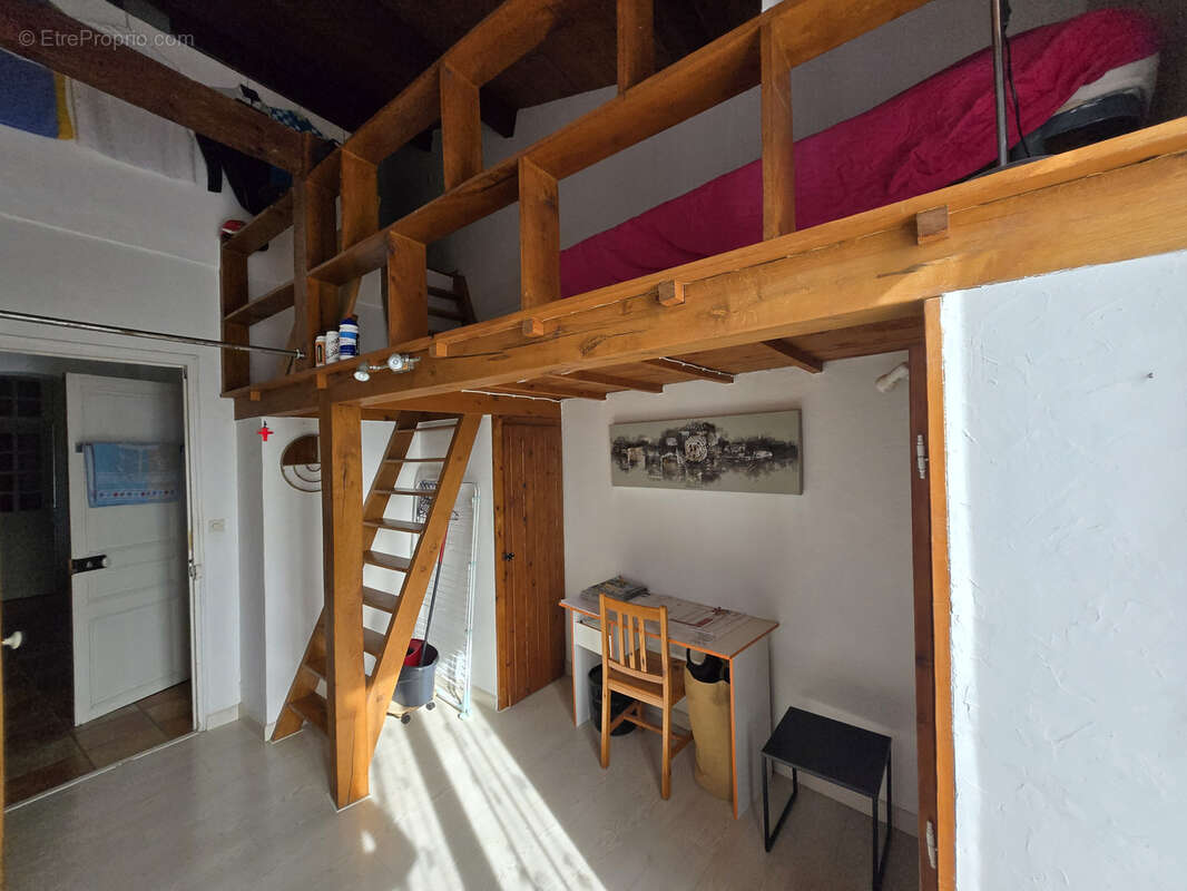 Appartement à LA ROQUETTE-SUR-VAR
