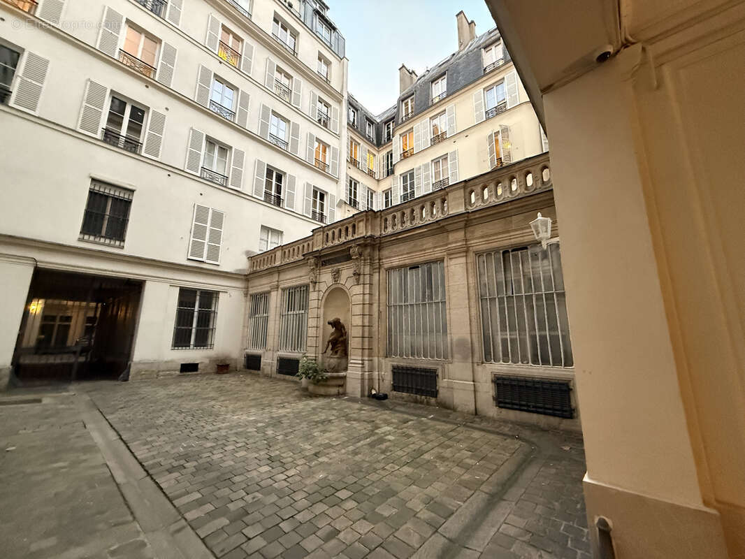 Appartement à PARIS-8E