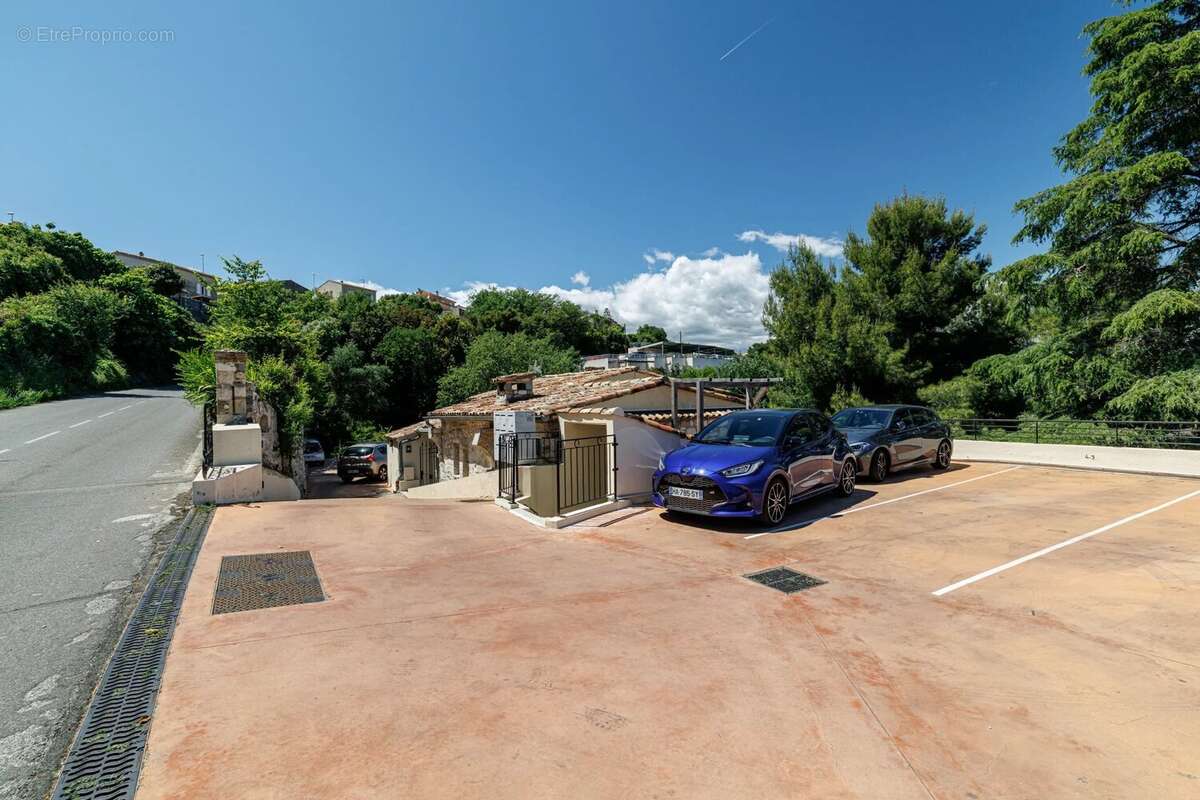 Appartement à SAINT-LAURENT-DU-VAR