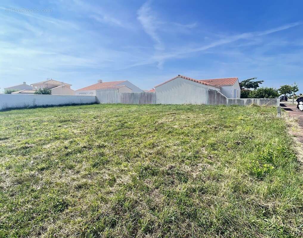 Terrain à SAINT-GILLES-CROIX-DE-VIE