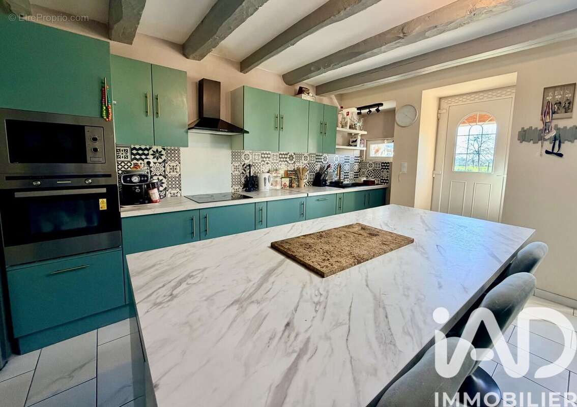Maison 188 m² à Saint-Sornin  - photo 2