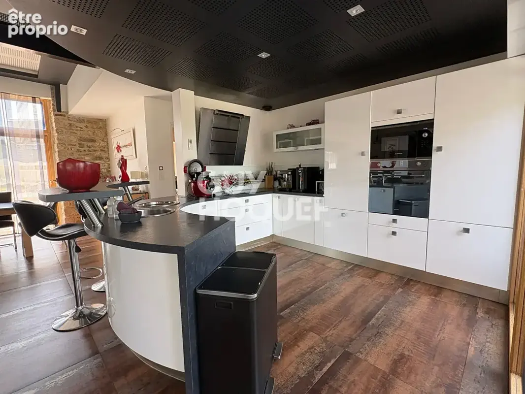 Propriété de caractère avec piscine, 4 000 m² de terrain et maison indépendante à MONTERBLANC - photo 8