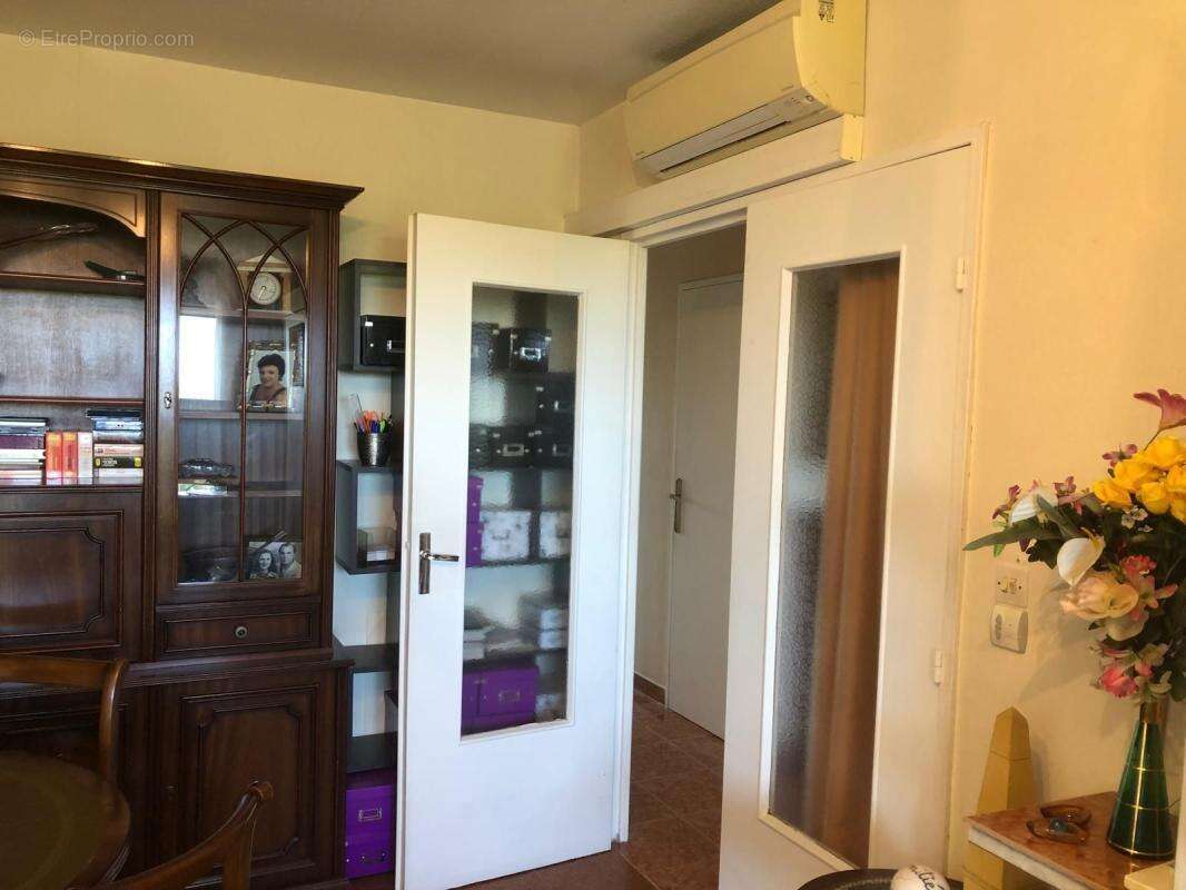 Appartement à SAINT-LAURENT-DU-VAR