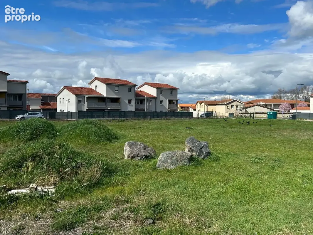 Terrain à VEAUCHE