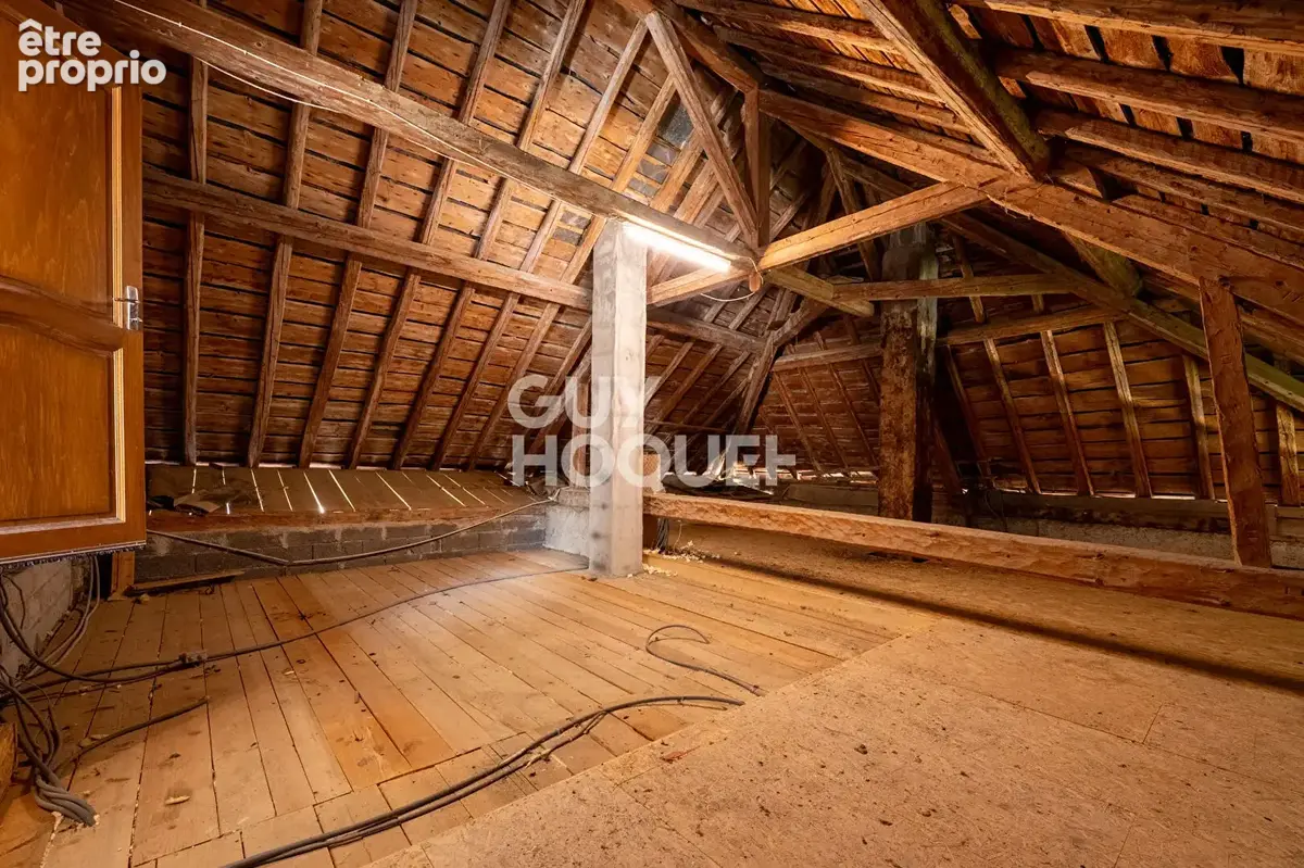 Maison de caractère de 228,4 m² - DPE E - Six chambres, dépendances et vue sur les montagnes - photo 17