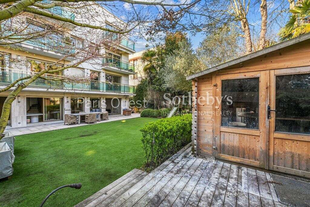 Appartement à NEUILLY-SUR-SEINE