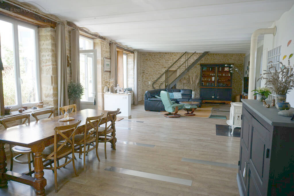 Maison à CHAROLLES