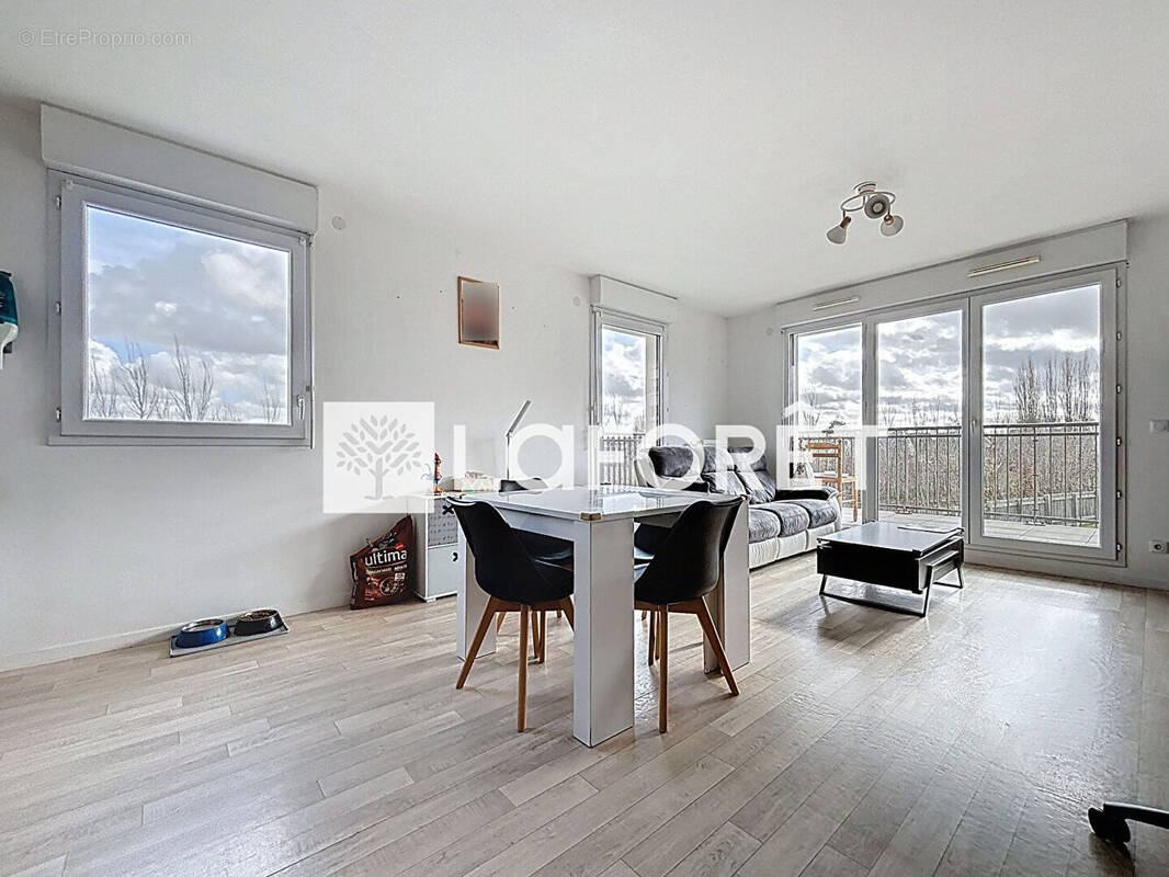 Appartement à VERT-SAINT-DENIS