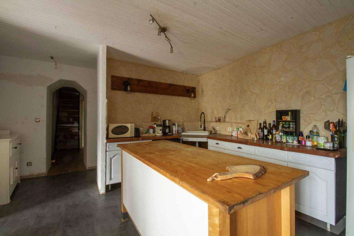 Maison à SAINT-CIERGE-LA-SERRE