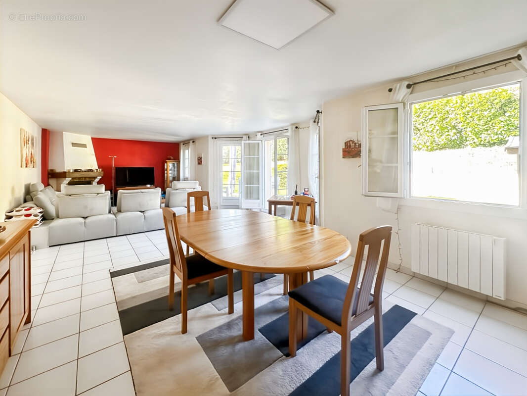 Maison à VERRIERES-LE-BUISSON