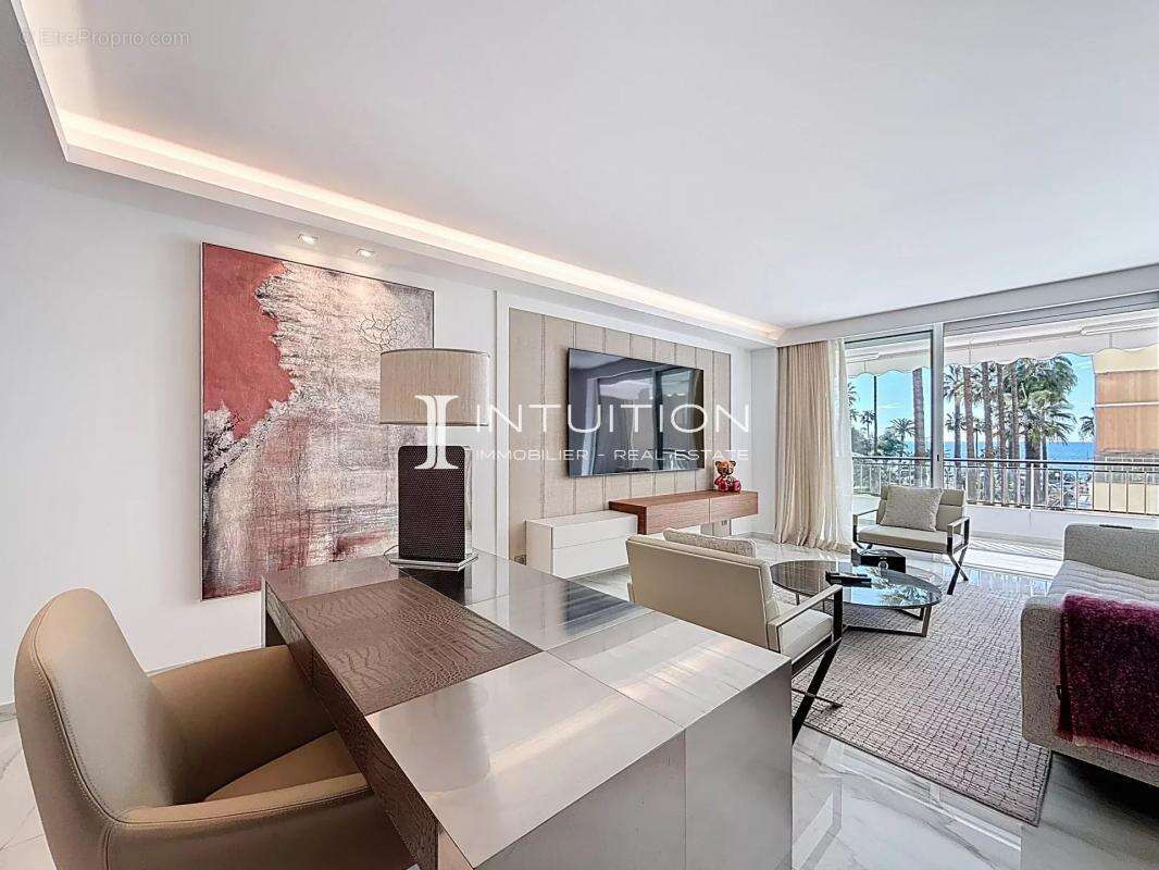 Cannes - Croisette : Magnifique appartement 3 pièces avec vue mer dans une résidence de renom - photo 20