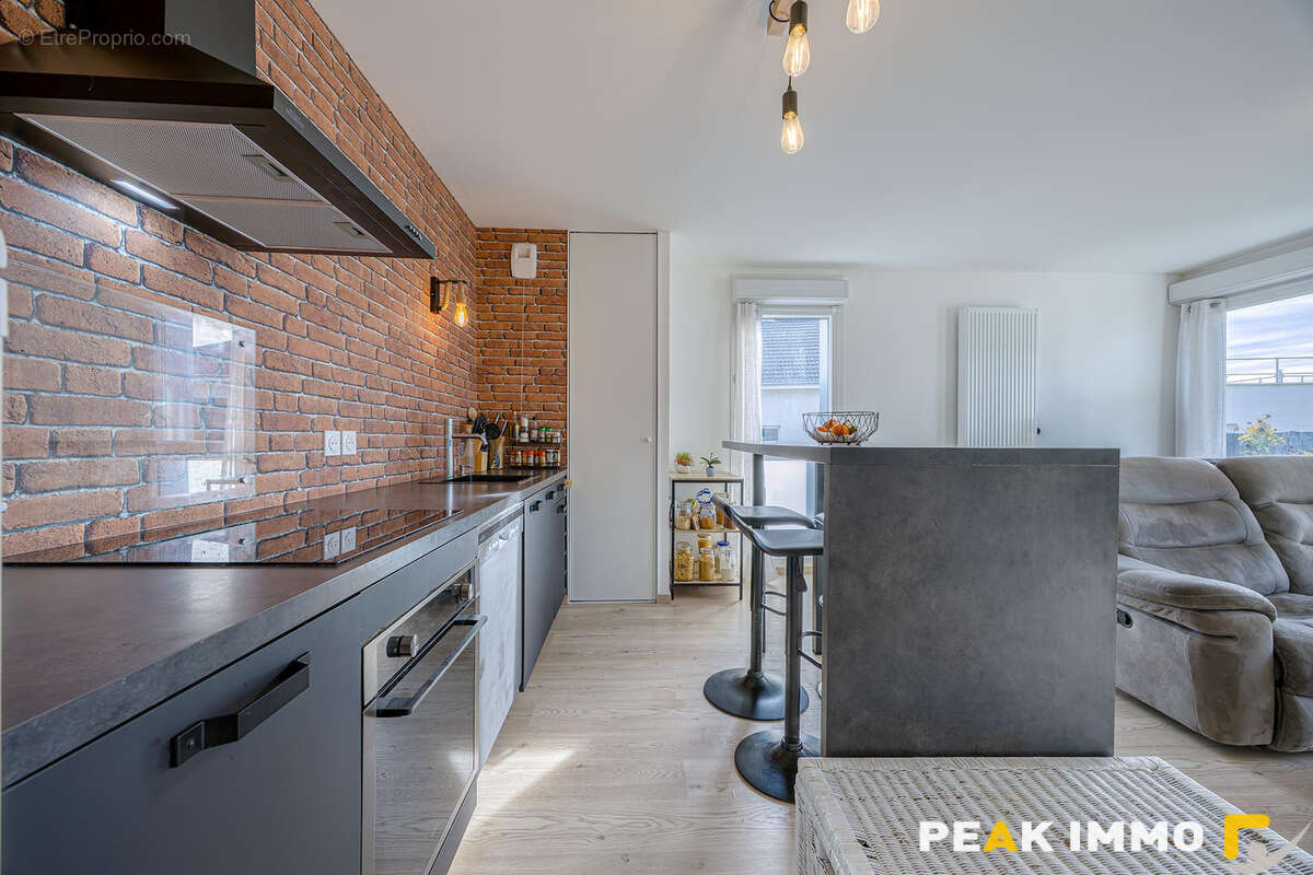 Appartement à SALES