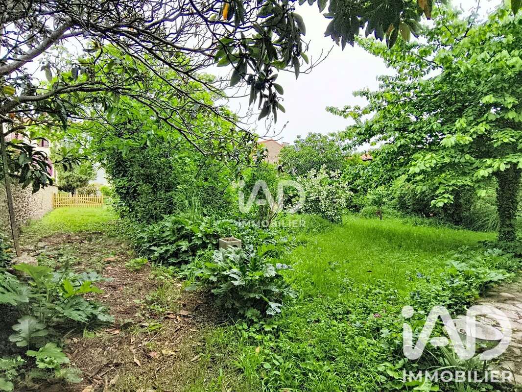 Maison 219 m² à Prades  - photo 2