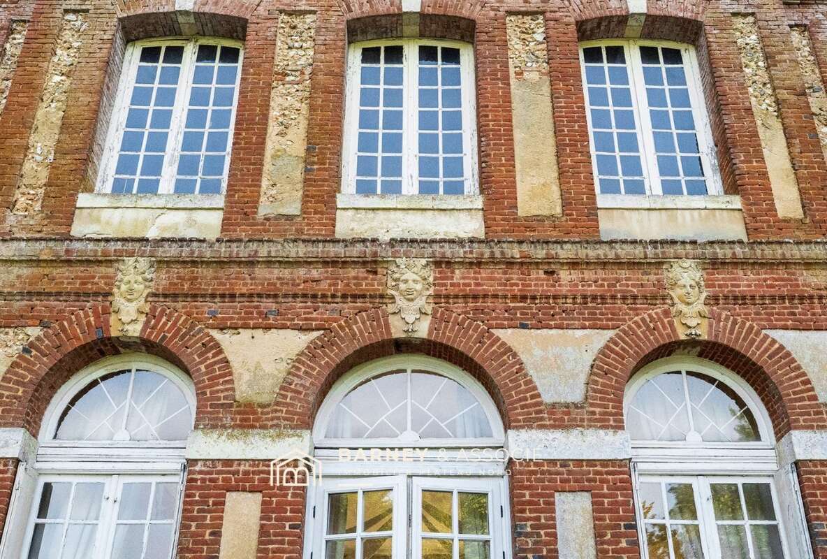 525 m² à Saussay  - photo 3
