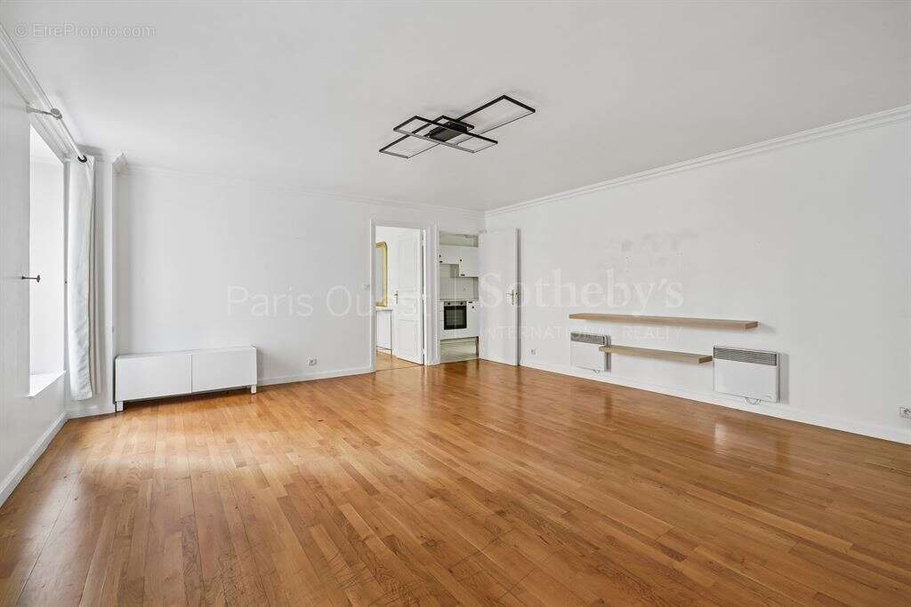 Appartement à PARIS-8E