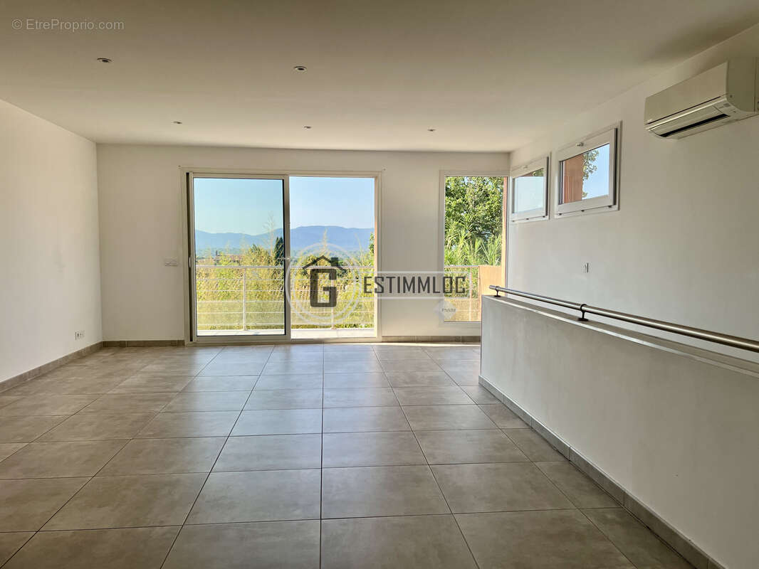 Haut de villa T3 avec jardin, garage et terrasse exposée plein sud   À proximité de Vidauban - photo 4