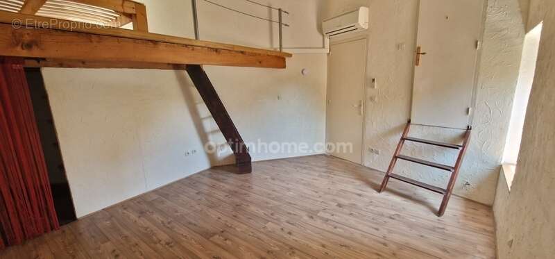 Maison à SAINT-MITRE-LES-REMPARTS