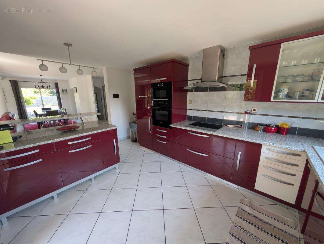 À moins de 10 minutes du centre-ville d'Aix-les-Bains – A vendre belle maison individuelle aux volumes généreux, idéale pour une - photo 7