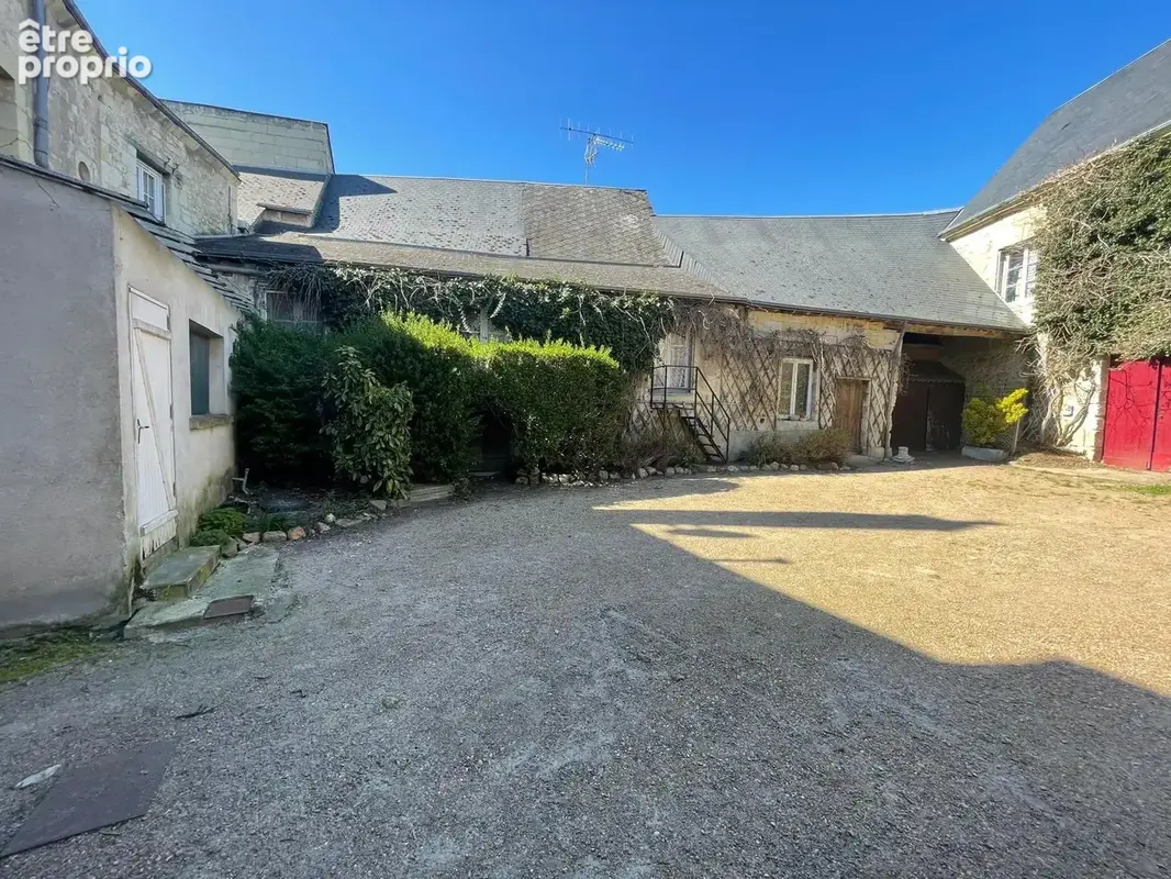 Ensemble immobillier comprenant ancien restaurant ( licence iv ), 7 chambres studio a louer - photo 2