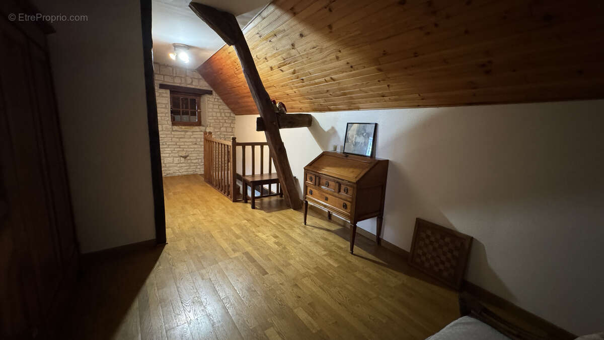 Maison à JOUX-LA-VILLE