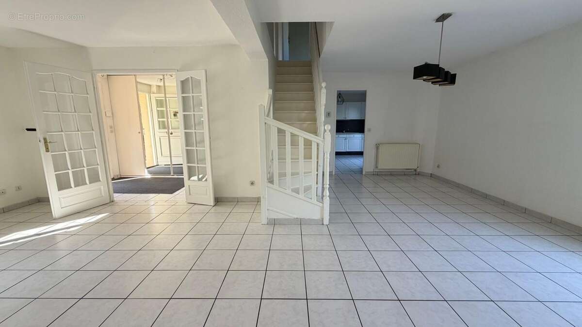 exclusivité NEUILLY PLAISANCE Maison individuelle, 5 chambres, 700 m² de terrain À Vendre - photo 9