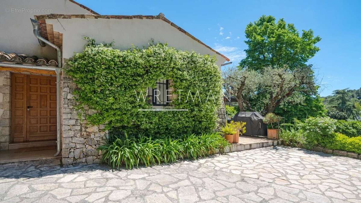Maison à VALBONNE