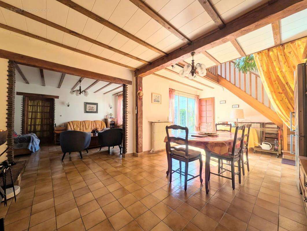 Maison à LES CLAYES-SOUS-BOIS