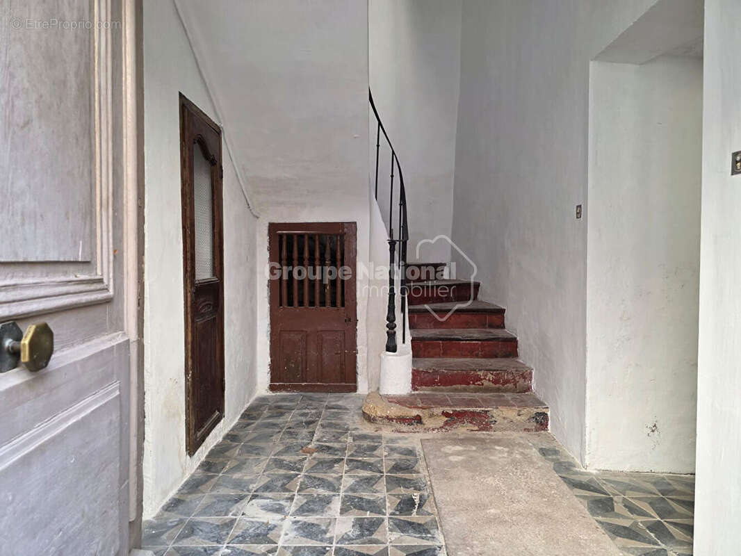 Exclusivité - Maison de ville - A rénover - photo 2