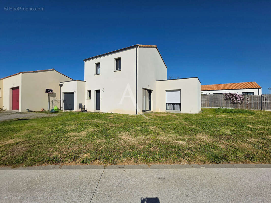 Maison à LA CHAPELLE-ACHARD