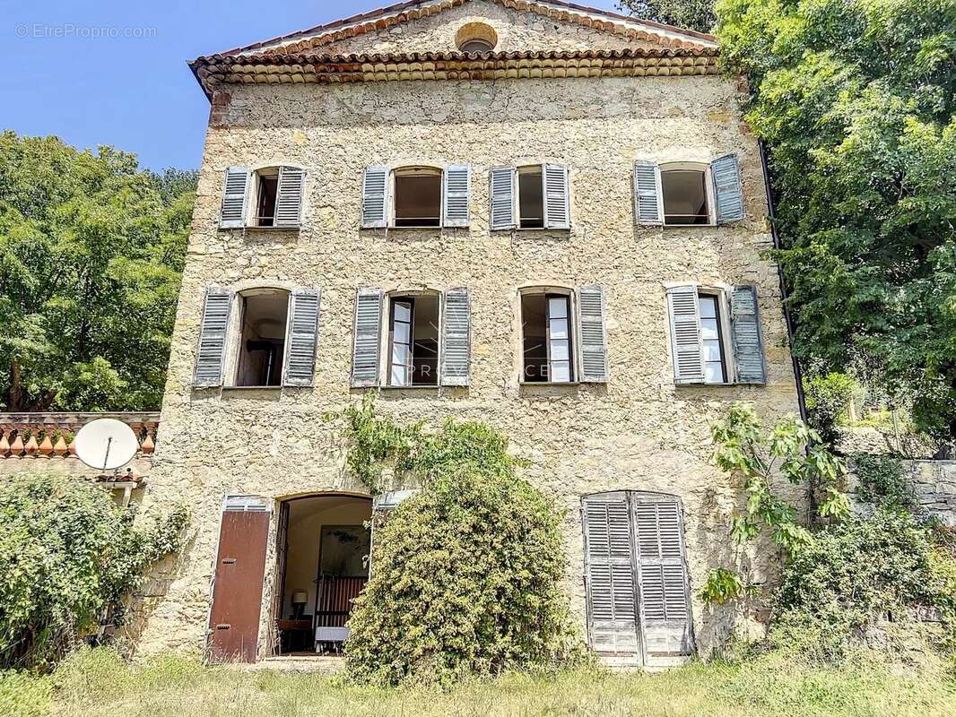 Maison à SAINT-CEZAIRE-SUR-SIAGNE