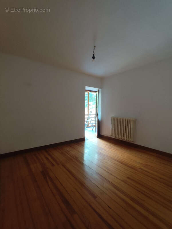 Appartement T4/5 avec jardin de 370 m2   Fort potentiel - photo 7