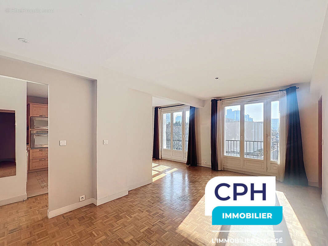 Appartement à COURBEVOIE