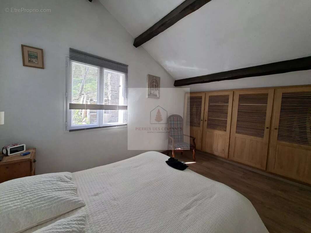 Maison à LE COLLET-DE-DEZE