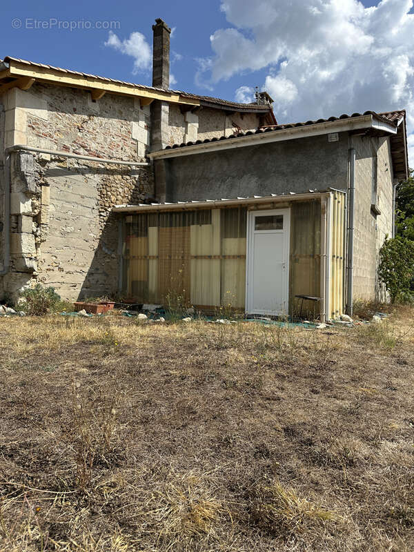 Maison à LA ROCHE-CHALAIS