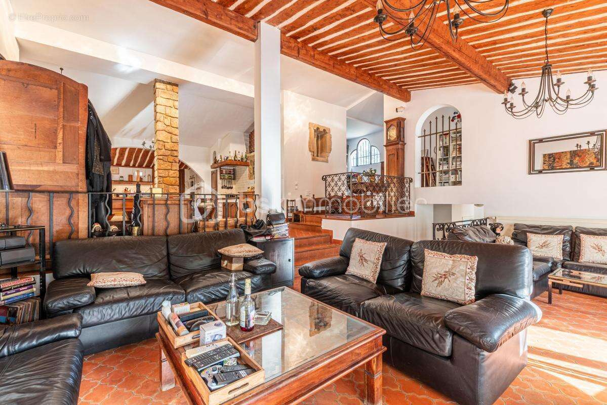 Maison à MEOUNES-LES-MONTRIEUX