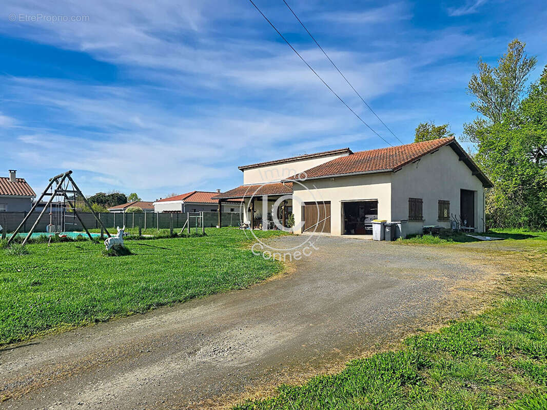 Maison à BOISSET-LES-MONTROND