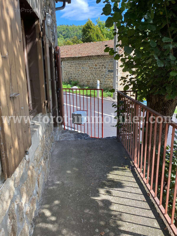 Maison à SAINT-CIERGE-SOUS-LE-CHEYLARD