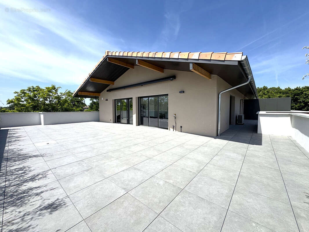 Appartement 5 pièces de 126m² + 150m² de Terrasse + 2 Parkings sous-sol ! Cote Pavée - photo 2