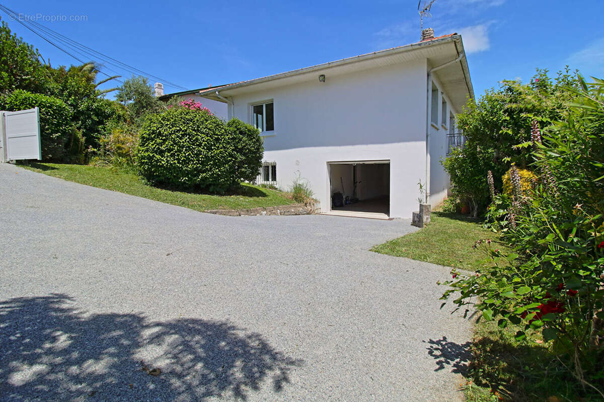 Maison Biarritz 6 pièce(s) 110 m2 habitables 215m² utiles - photo 3