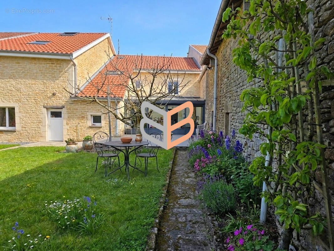 Maison à MERCY-LE-BAS