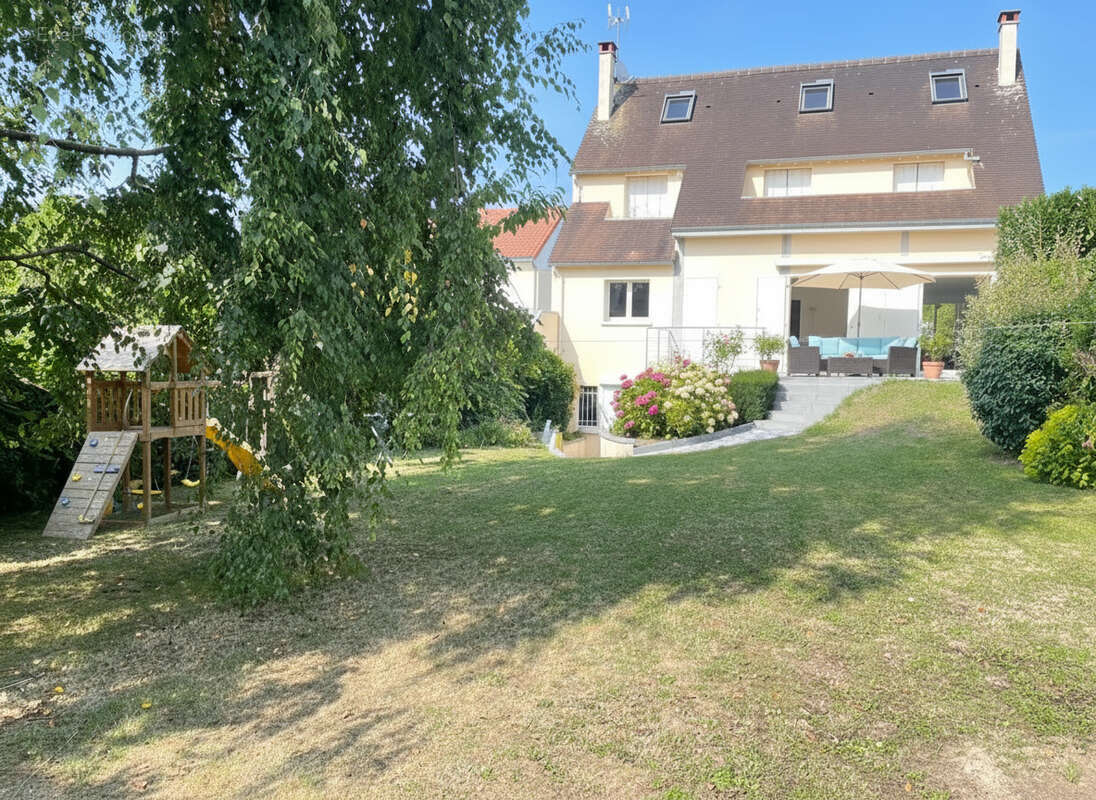 Maison à VERRIERES-LE-BUISSON