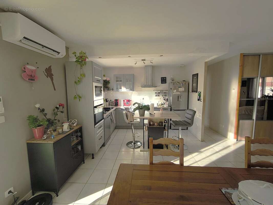 Maison à CRUZILLES-LES-MEPILLAT