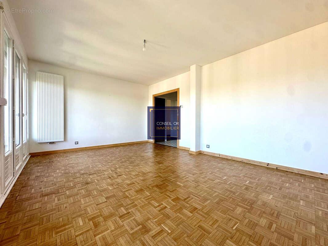 Appartement à SAINT-GENIS-LAVAL