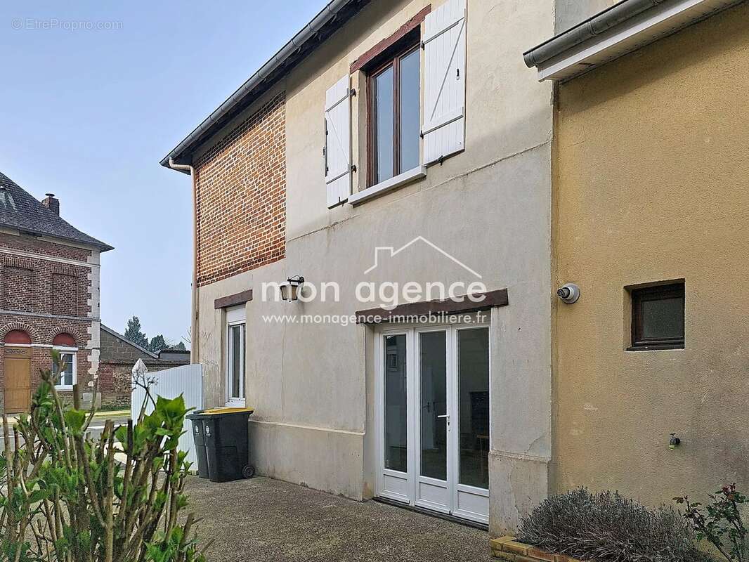 Maison à LA NEUVILLE-CHANT-D'OISEL