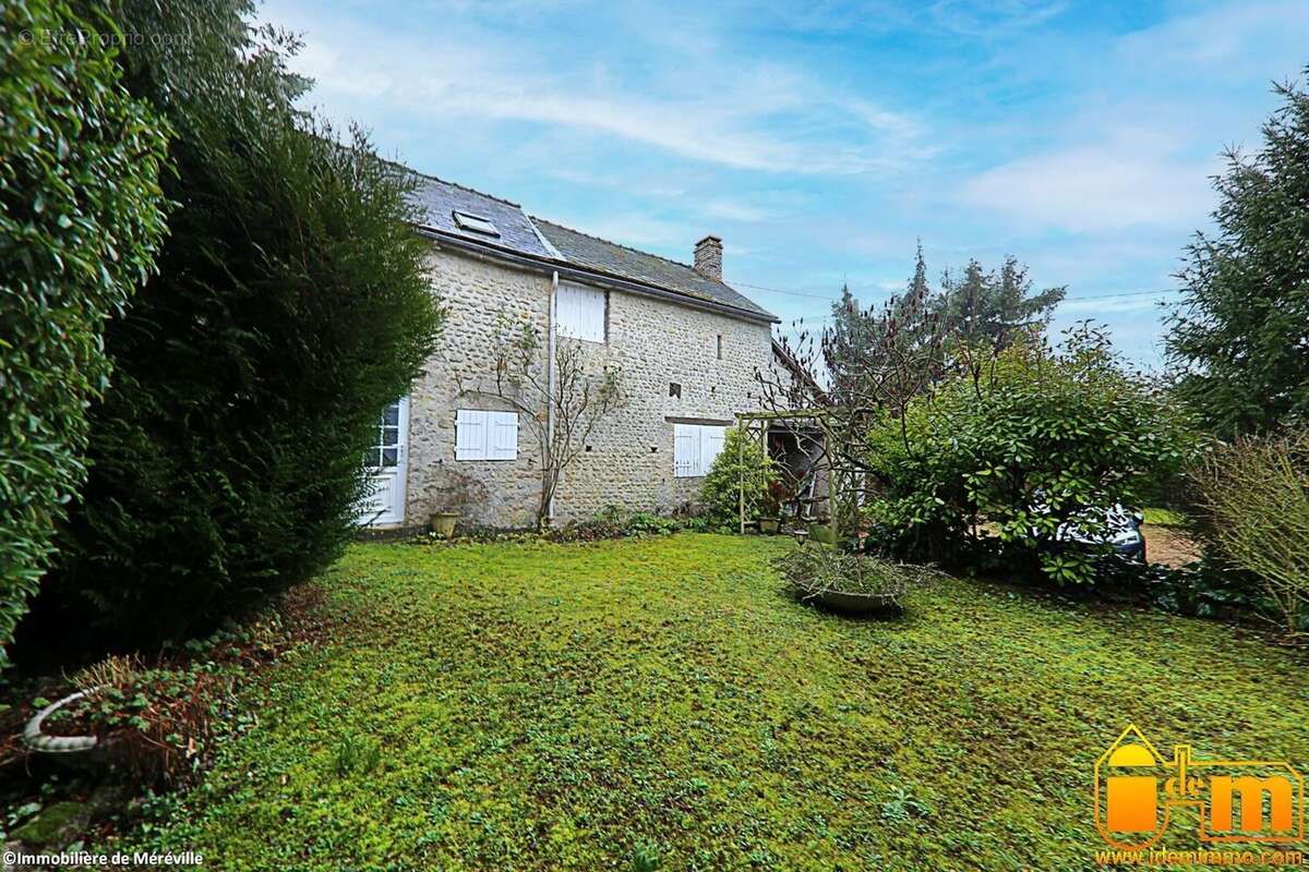 Maison 280 m² à Mereville  - photo 4