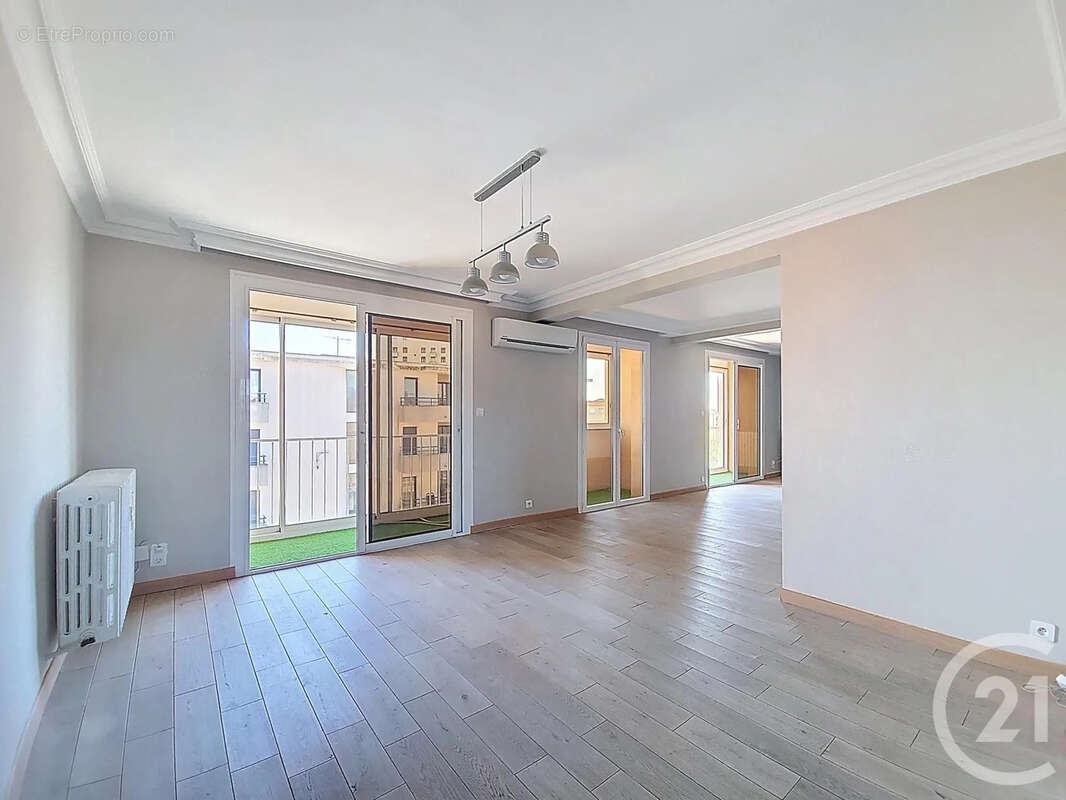 Appartement à VILLENEUVE-LES-AVIGNON